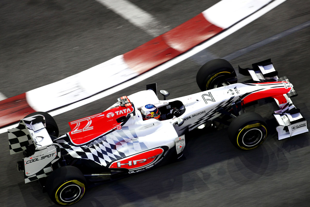 Daniel Ricciardos bil i Singapore Grand Prix, med mindeteksten på siddebrønden.
(Foto: HRT F1 Team)